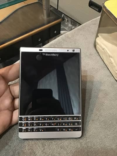 BlackBerry Passport silver edition