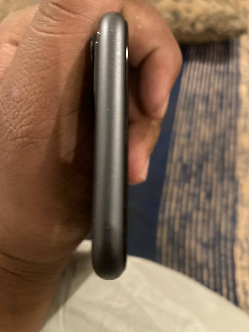 Apple iPhone 11 4