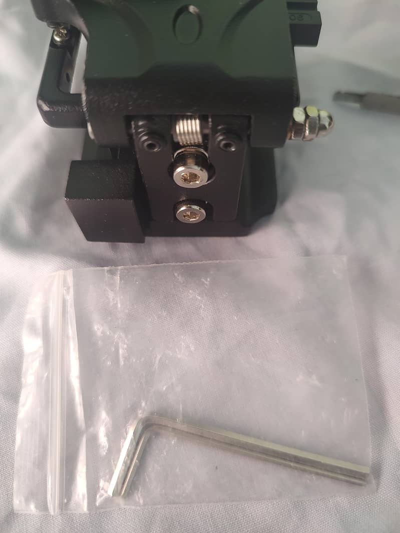 Fiber Optic Cleaver 1