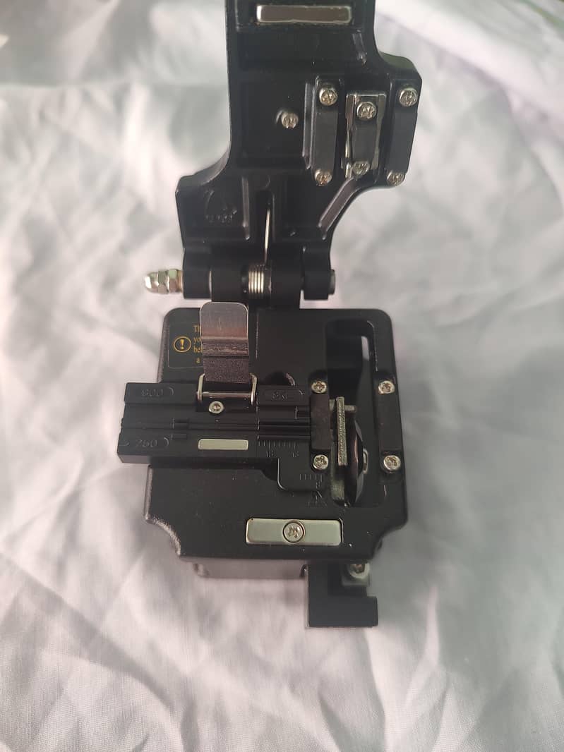 Fiber Optic Cleaver 3