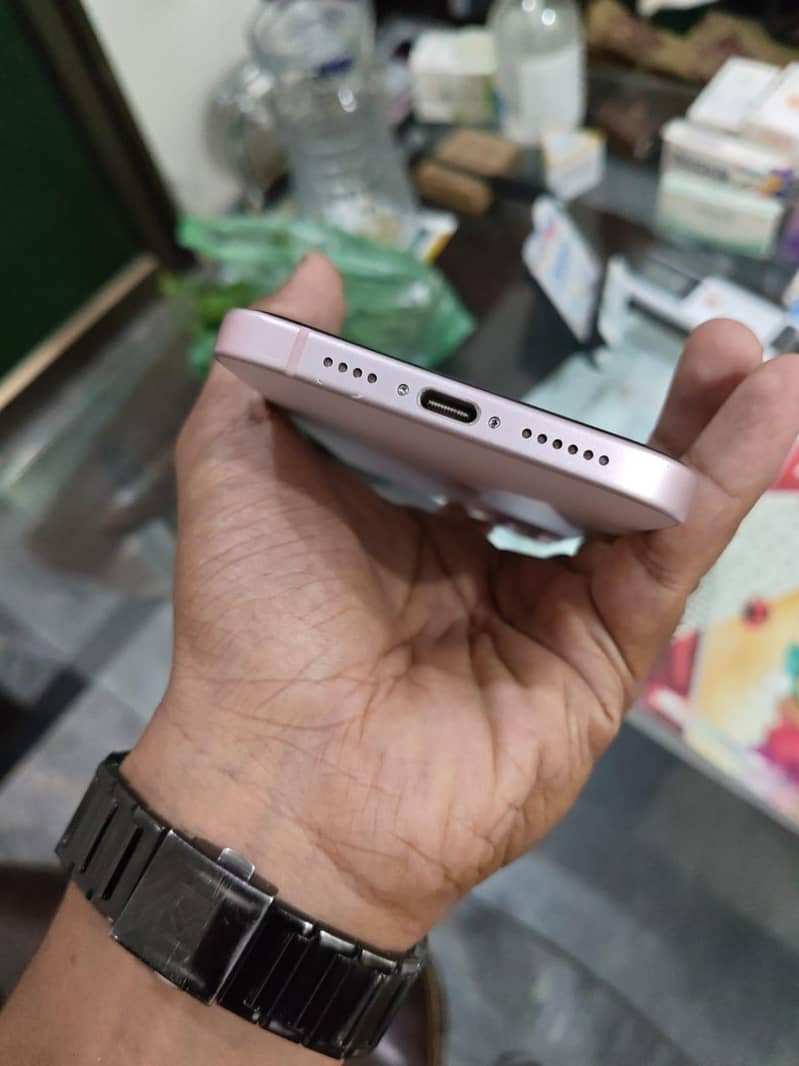 Apple iPhone 15 plus 4