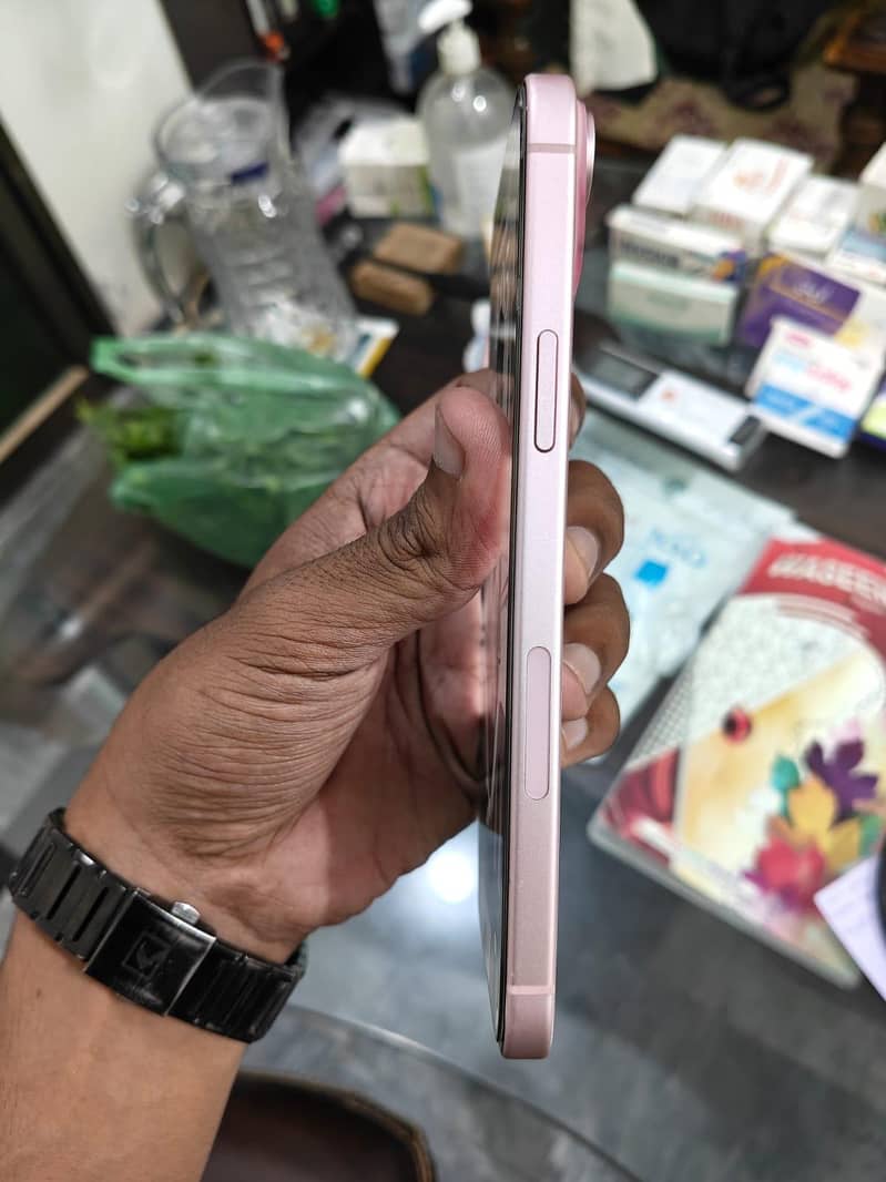 Apple iPhone 15 plus 6