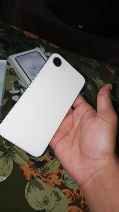 Apple iPhone 17e