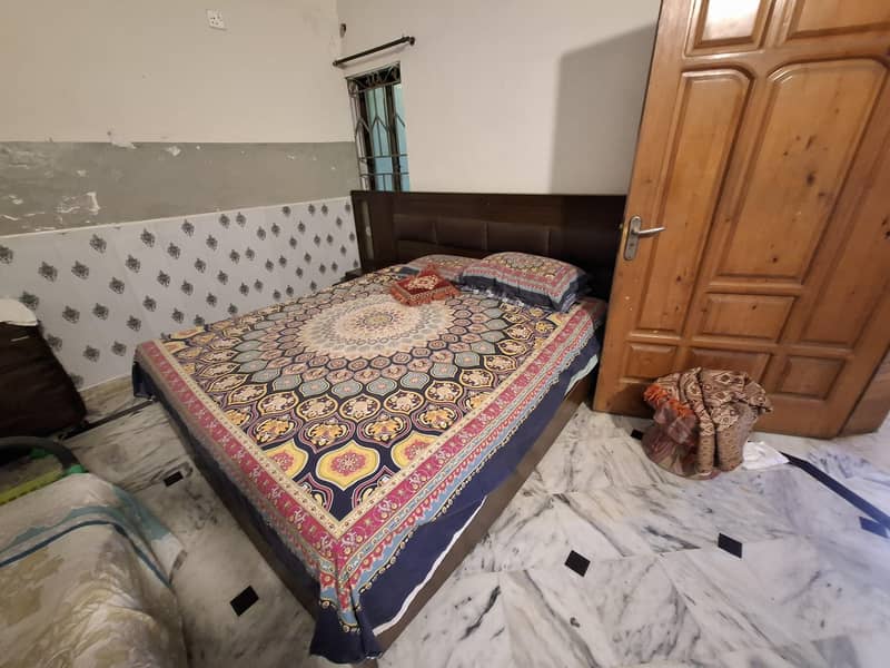 Double bed with side tables 3