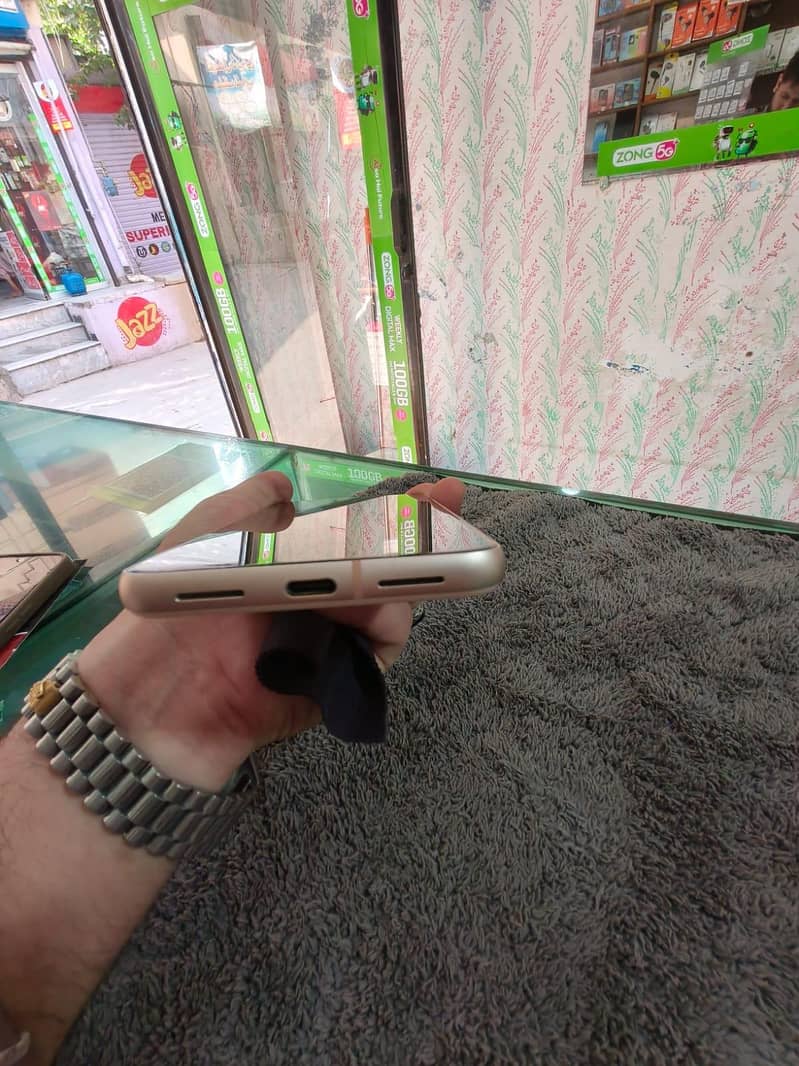 Google Pixel 8 5