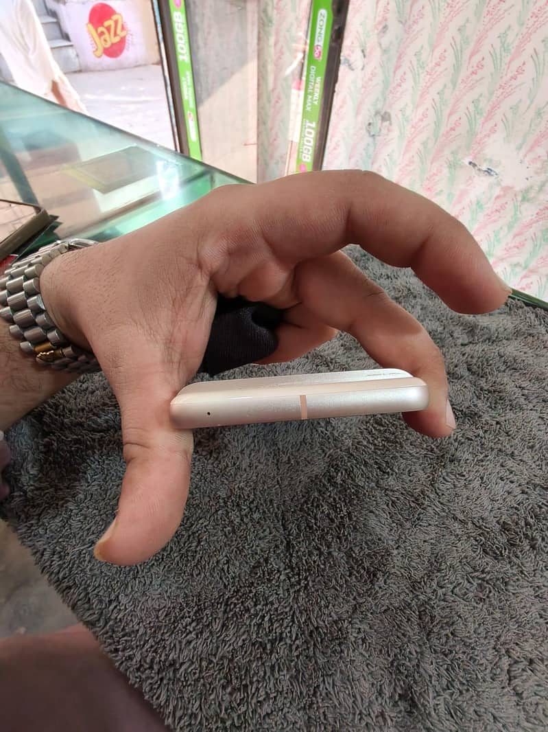 Google Pixel 8 6