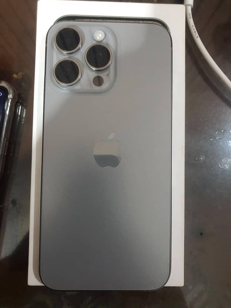 IPhone 15 Pro Max 0
