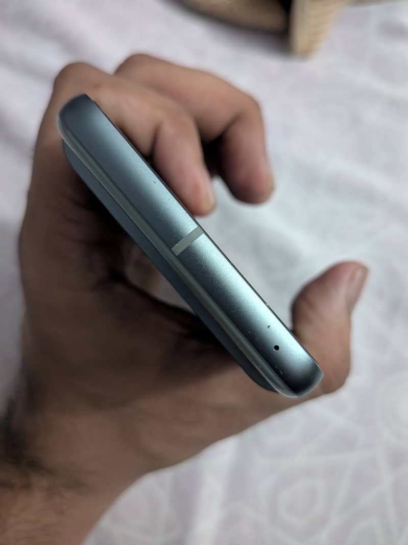 Google Pixel 8 4