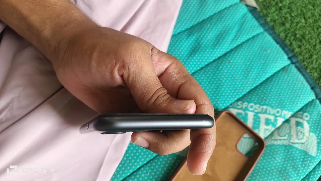iPhone 11 5