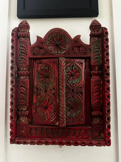 Wooden carved key holder| kale wood