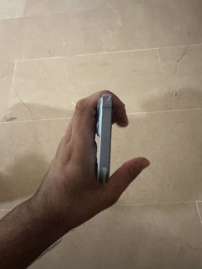 Apple iPhone 14