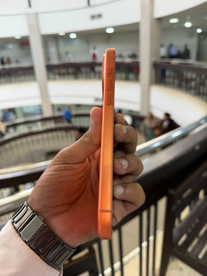 Apple iPhone 17 Pro Max E sim , sim time available 2