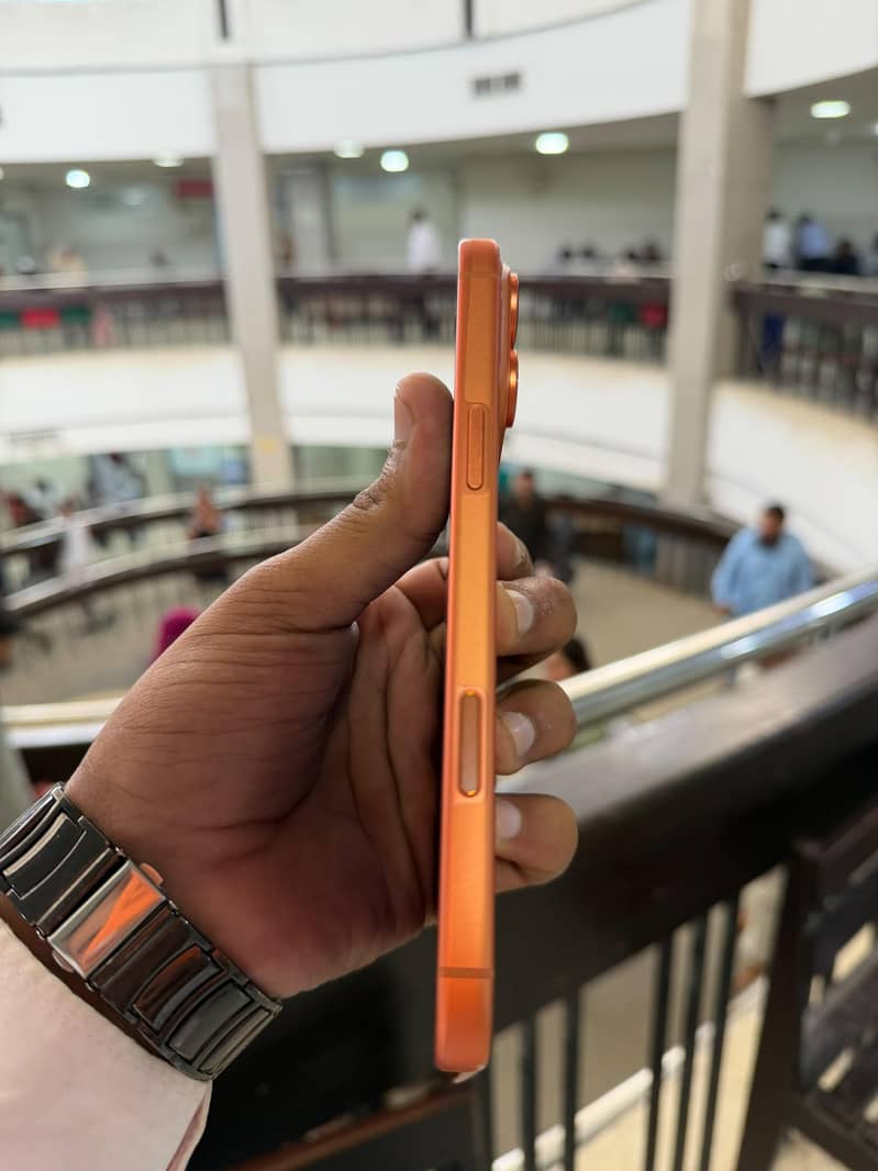 Apple iPhone 17 Pro Max E sim , sim time available 3