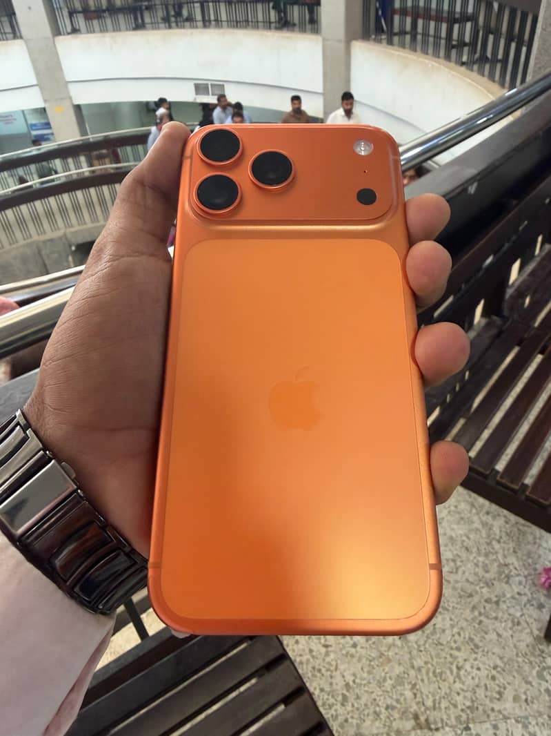 Apple iPhone 17 Pro Max E sim , sim time available 4