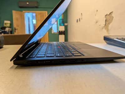 LENOVO X1 CARBON