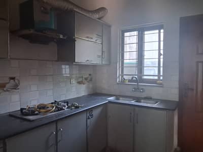 4 MARLA FLAT AVAILABLE FOR RENT IN VALENCIA