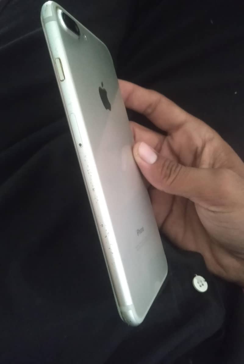 Apple iPhone 7 Plus 1