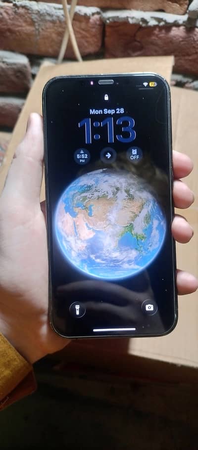 iPhone 12 Pro Max JV + itel Hotspot Phone