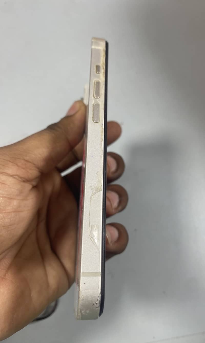 Apple iPhone 14 3