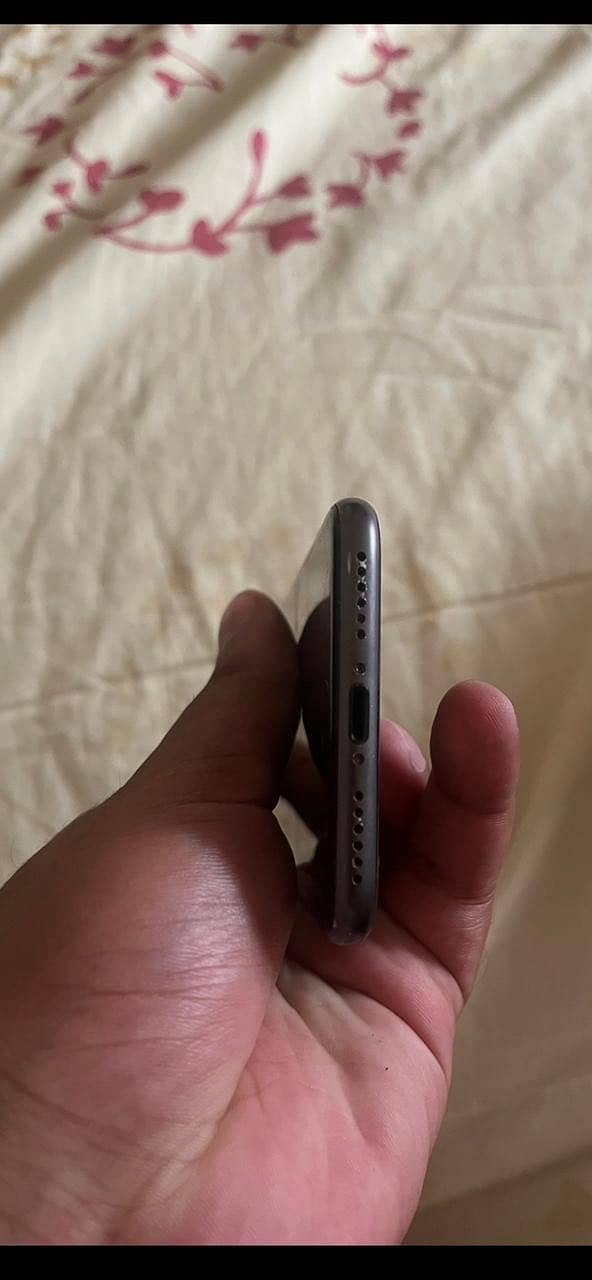 Apple iPhone 8 1
