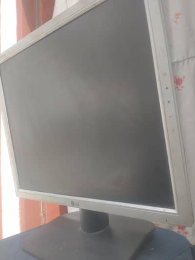 LG 17 inch LCD