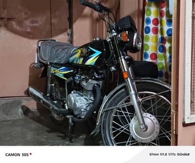 zero bike hy just, 1150 chali hy kari rhti hy bike ghr py