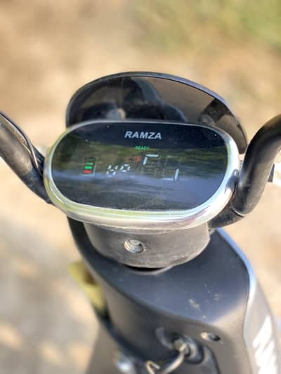 Electric scooti