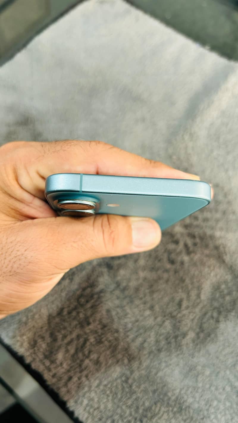Apple iPhone 16 3