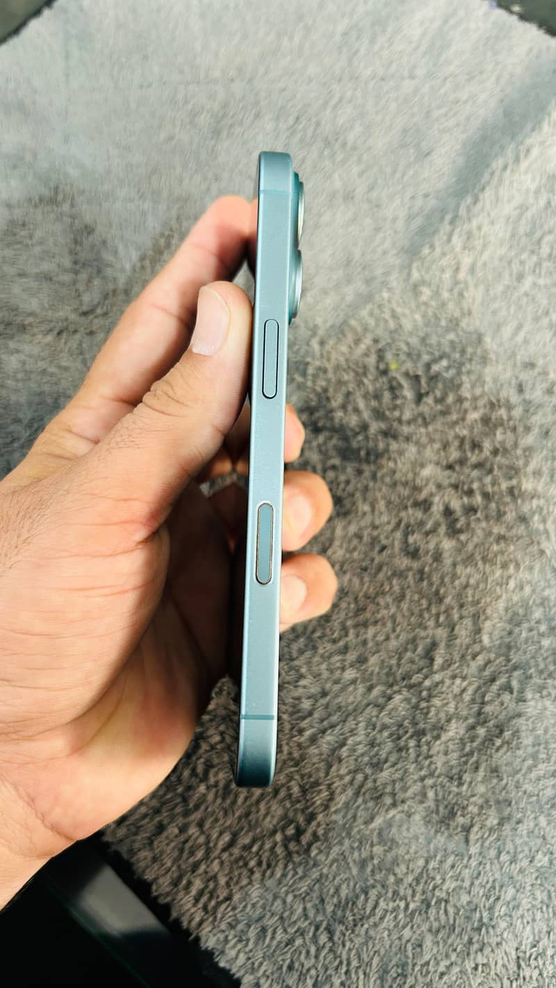 Apple iPhone 16 4
