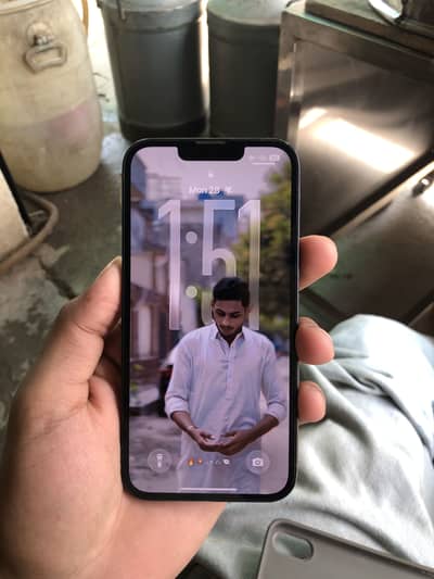 Apple iPhone 13