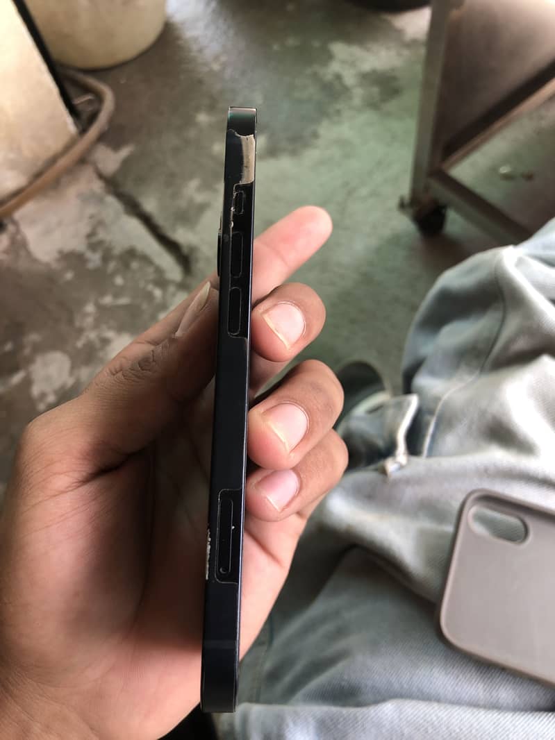 Apple iPhone 13 2