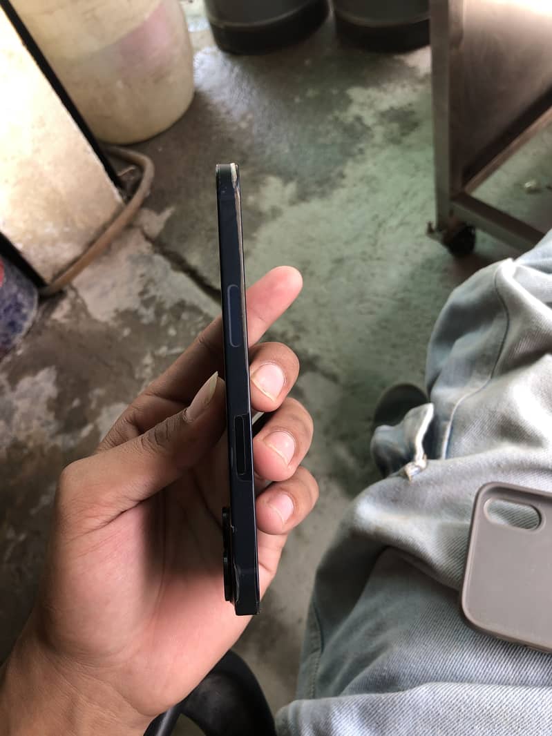 Apple iPhone 13 3