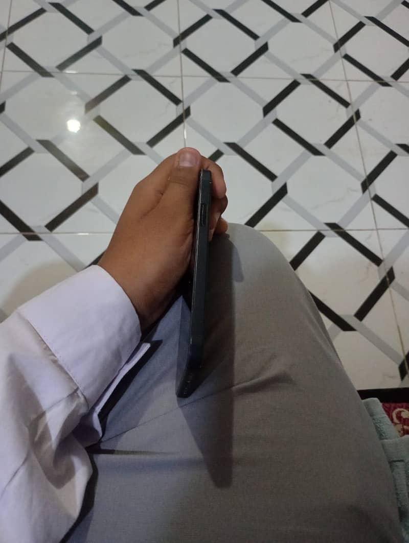 Apple iPhone 12 7