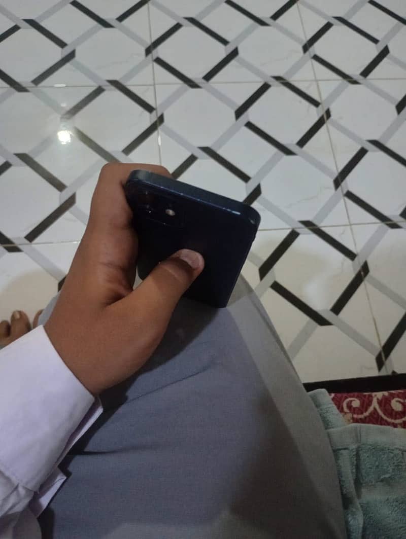 Apple iPhone 12 11