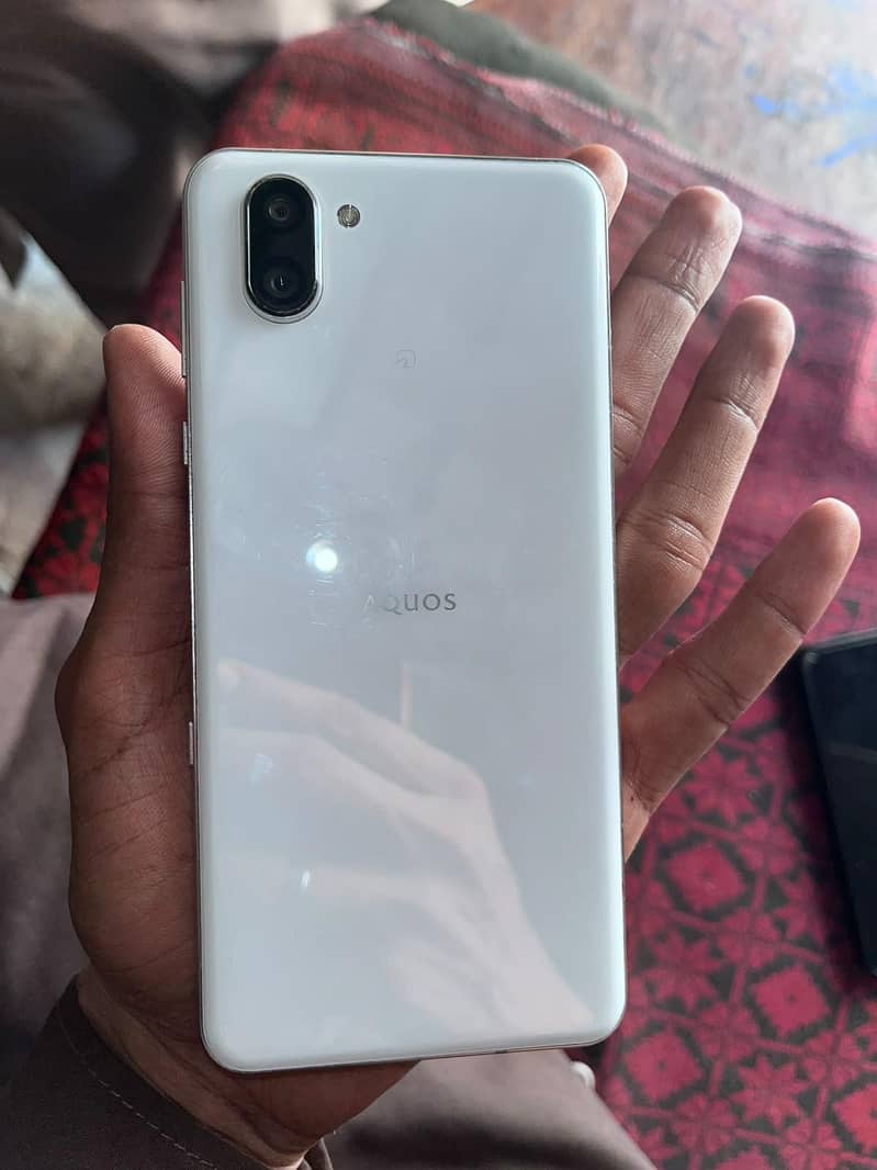 Sharp Aquos R3 0