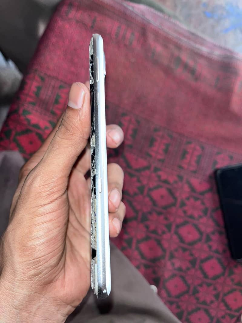 Sharp Aquos R3 2