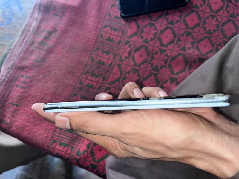 Sharp Aquos R3 3