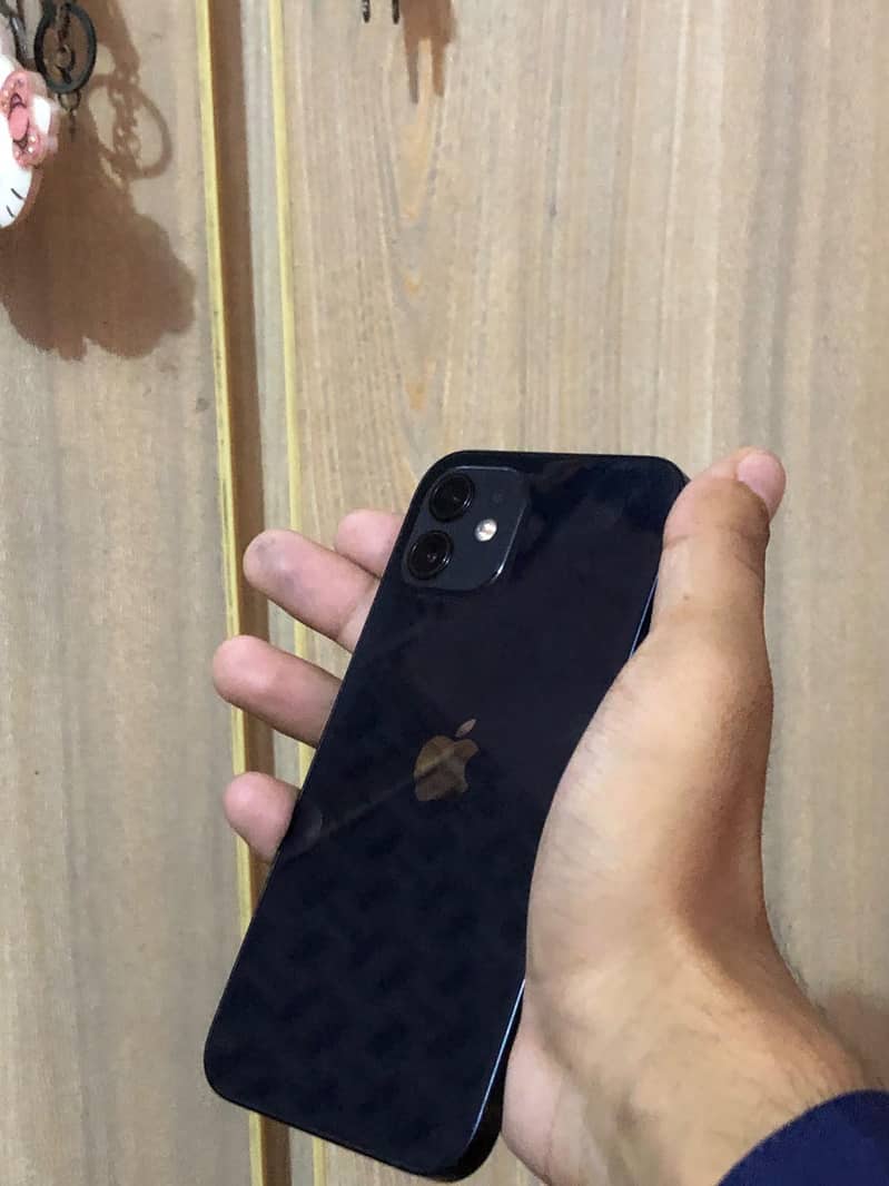 Apple iPhone 12 4