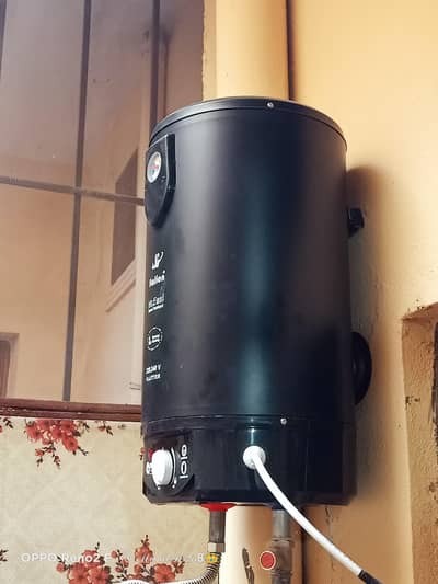 Italion Instant Electric Geyser for sale Almost brand new