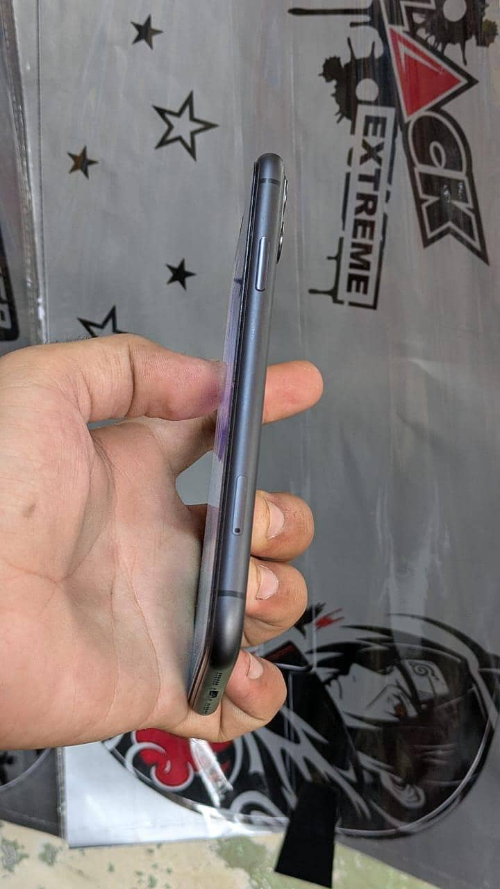 Apple iPhone 11 3