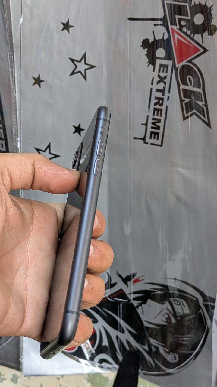 Apple iPhone 11 6