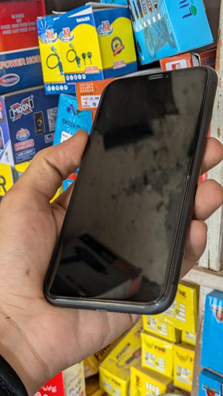 Apple iPhone 11 7