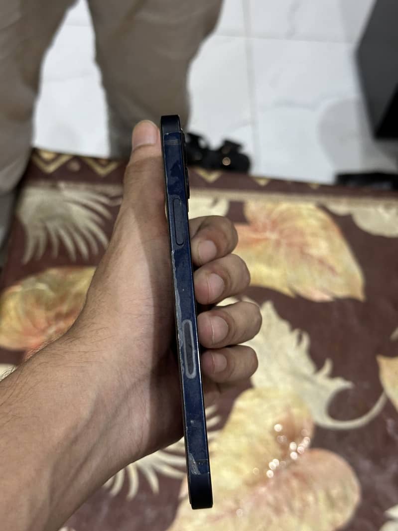 Apple iPhone 12 6