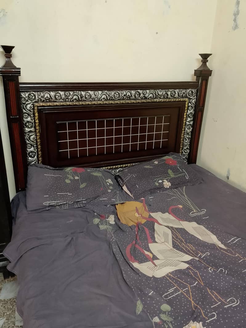 Bed side table showcase 1
