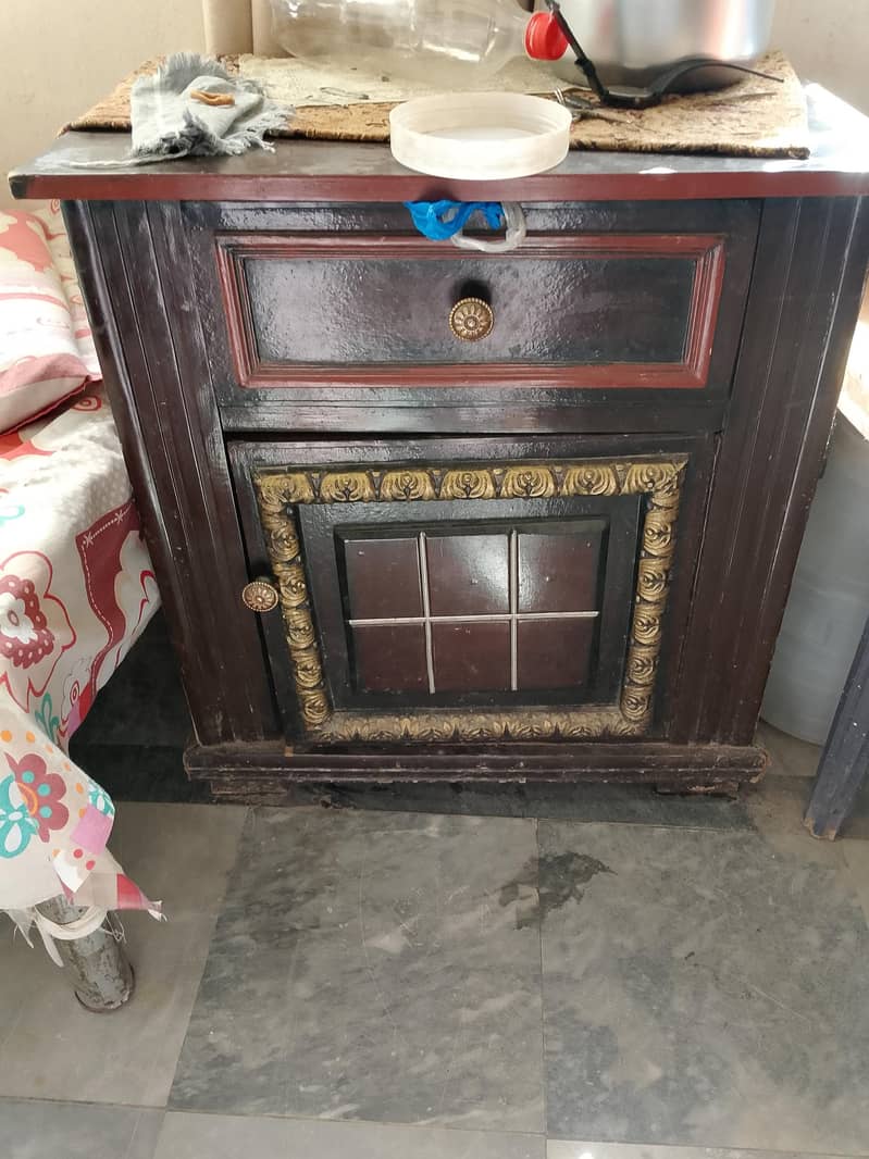 Bed side table showcase 2