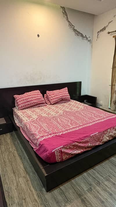 Solid Wood King Size Bed with 2 Side Tables – Excellent Condition