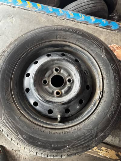 2 tyer available 16570R13