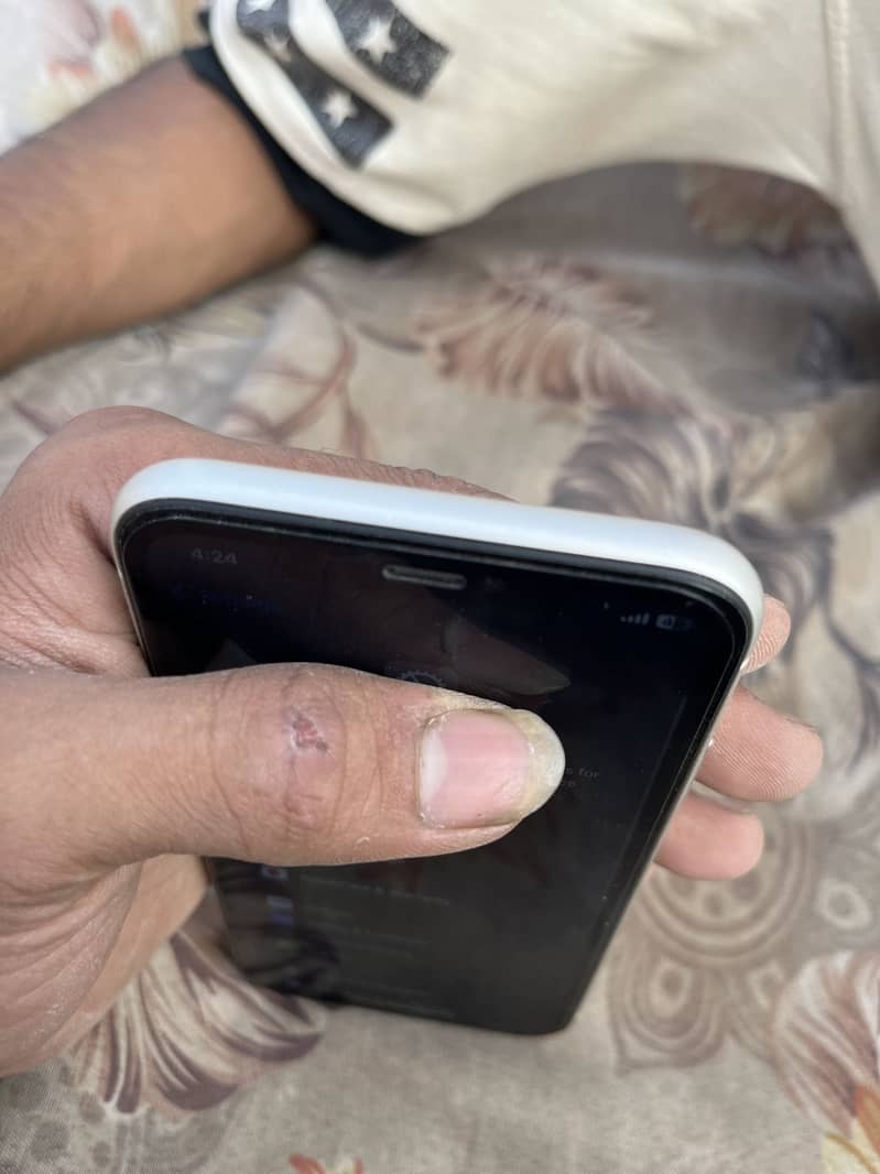 Apple iPhone 11 3