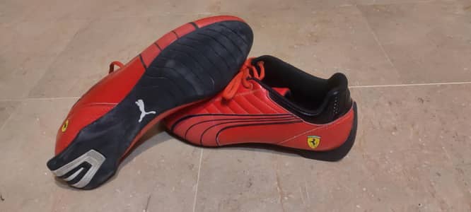 Puma motorsport sneaker Ferrari branding