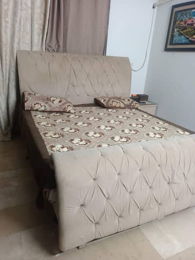 Bed set with mattress